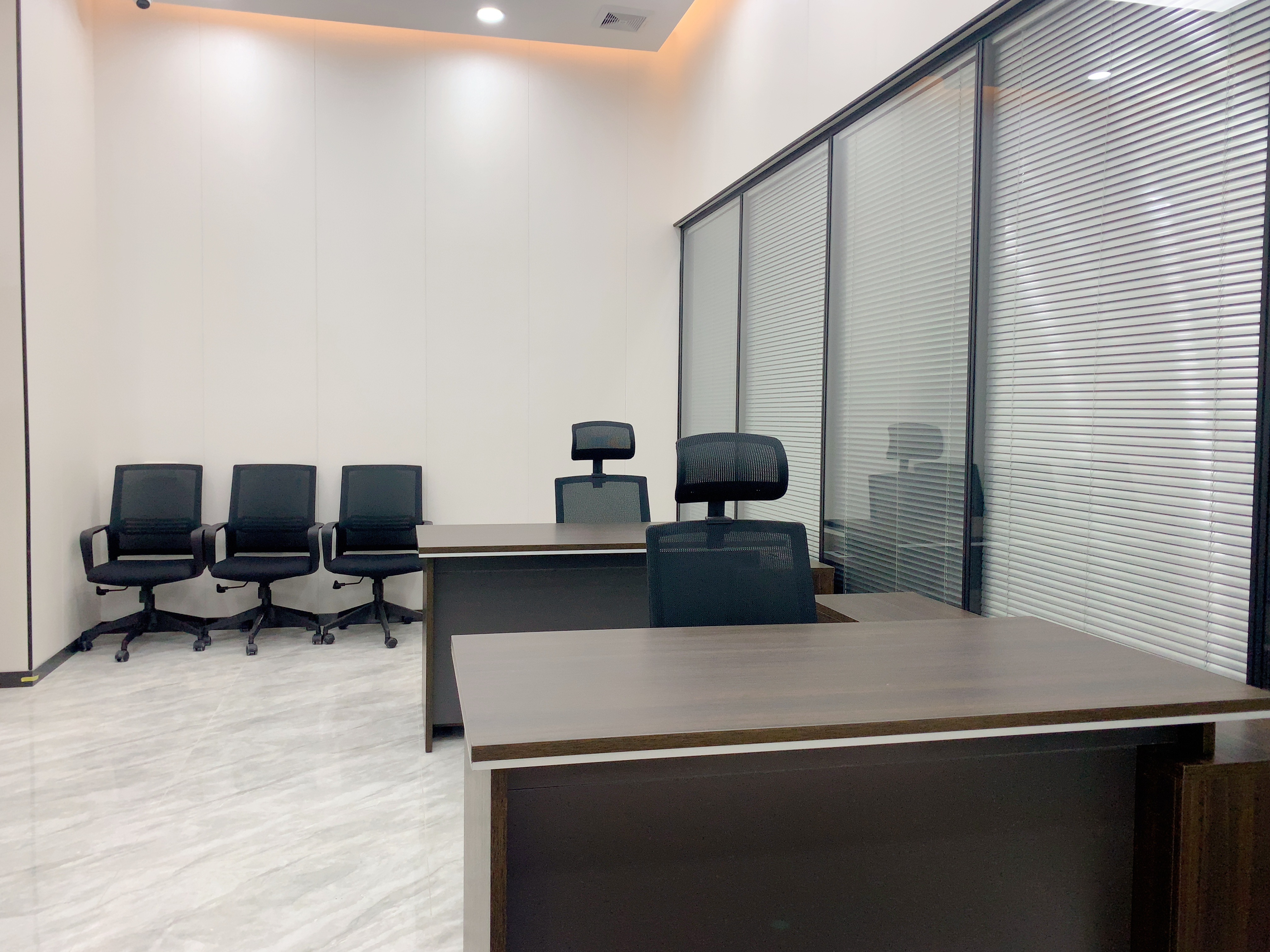 Executive office desk