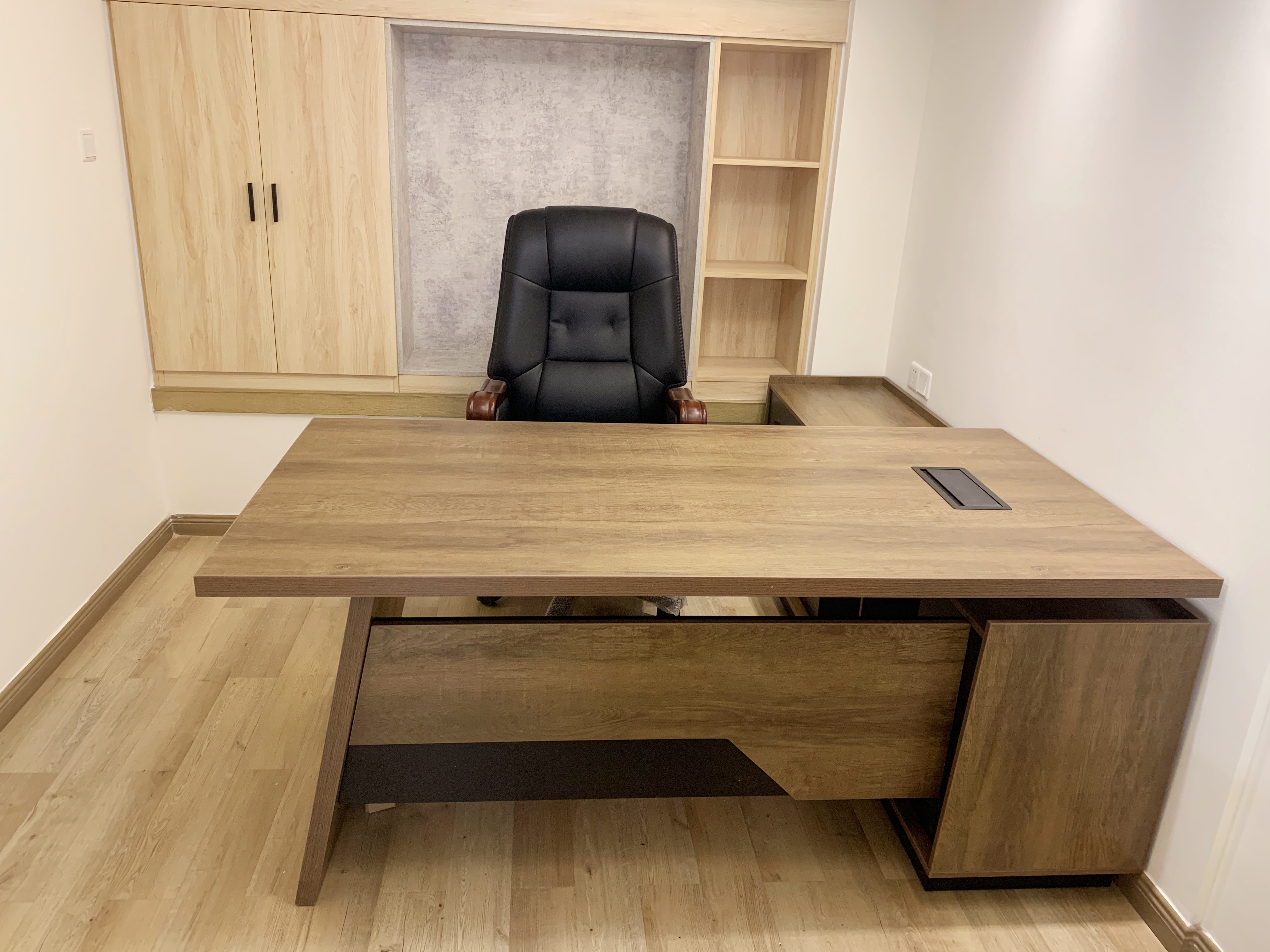 Executive office desk
