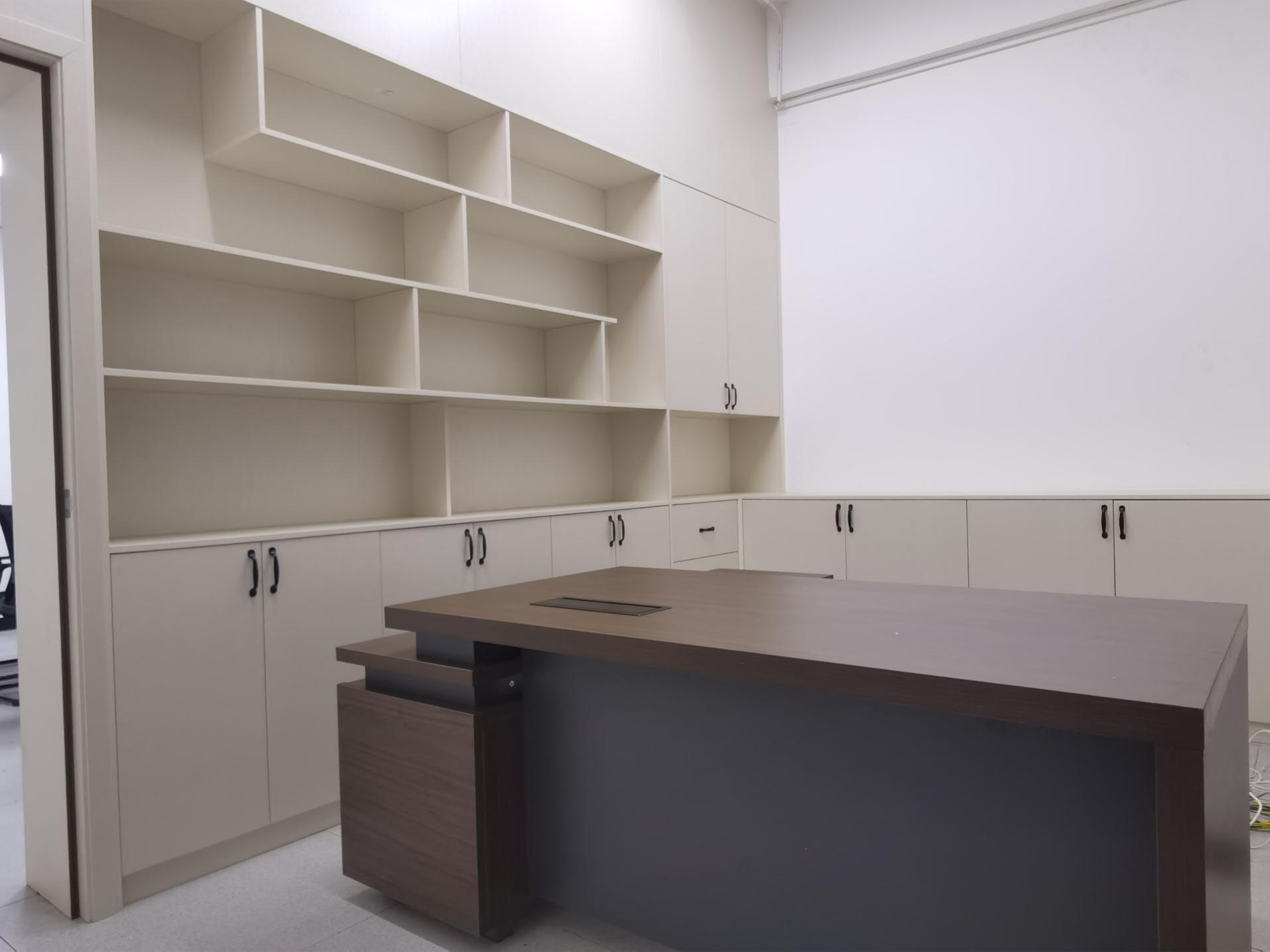 Executive office desk