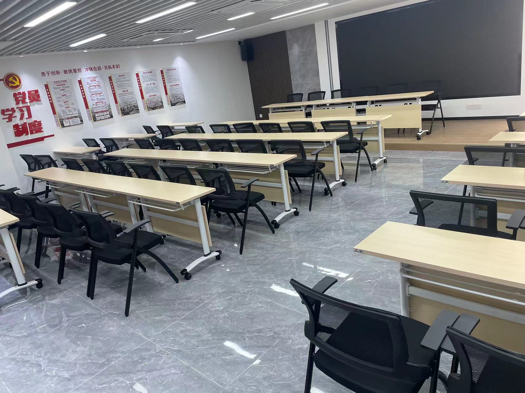 Chinese office desk manufacturer