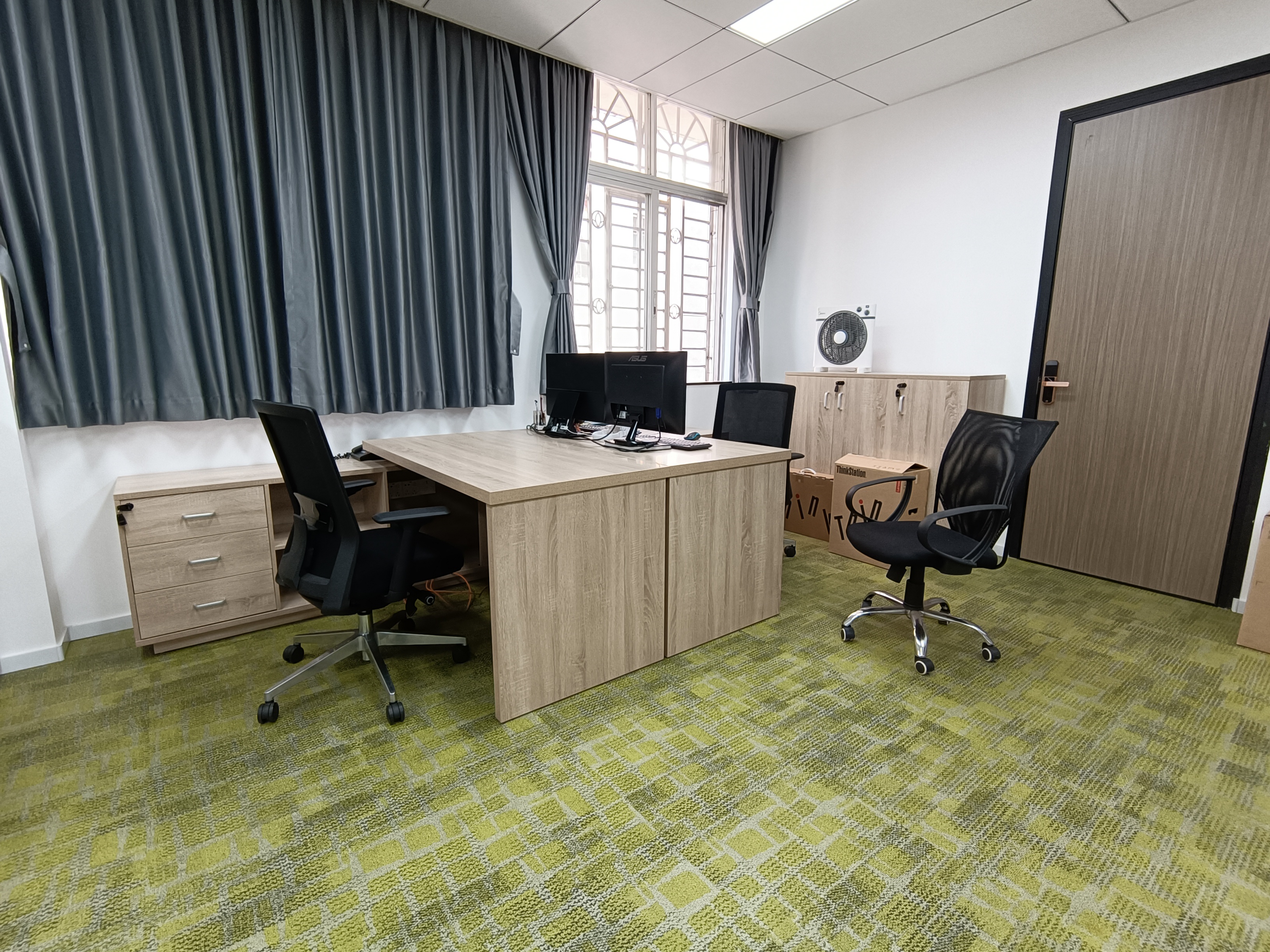 Mesh office chair