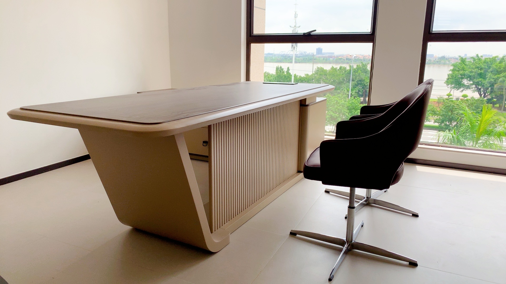 Executive office desk