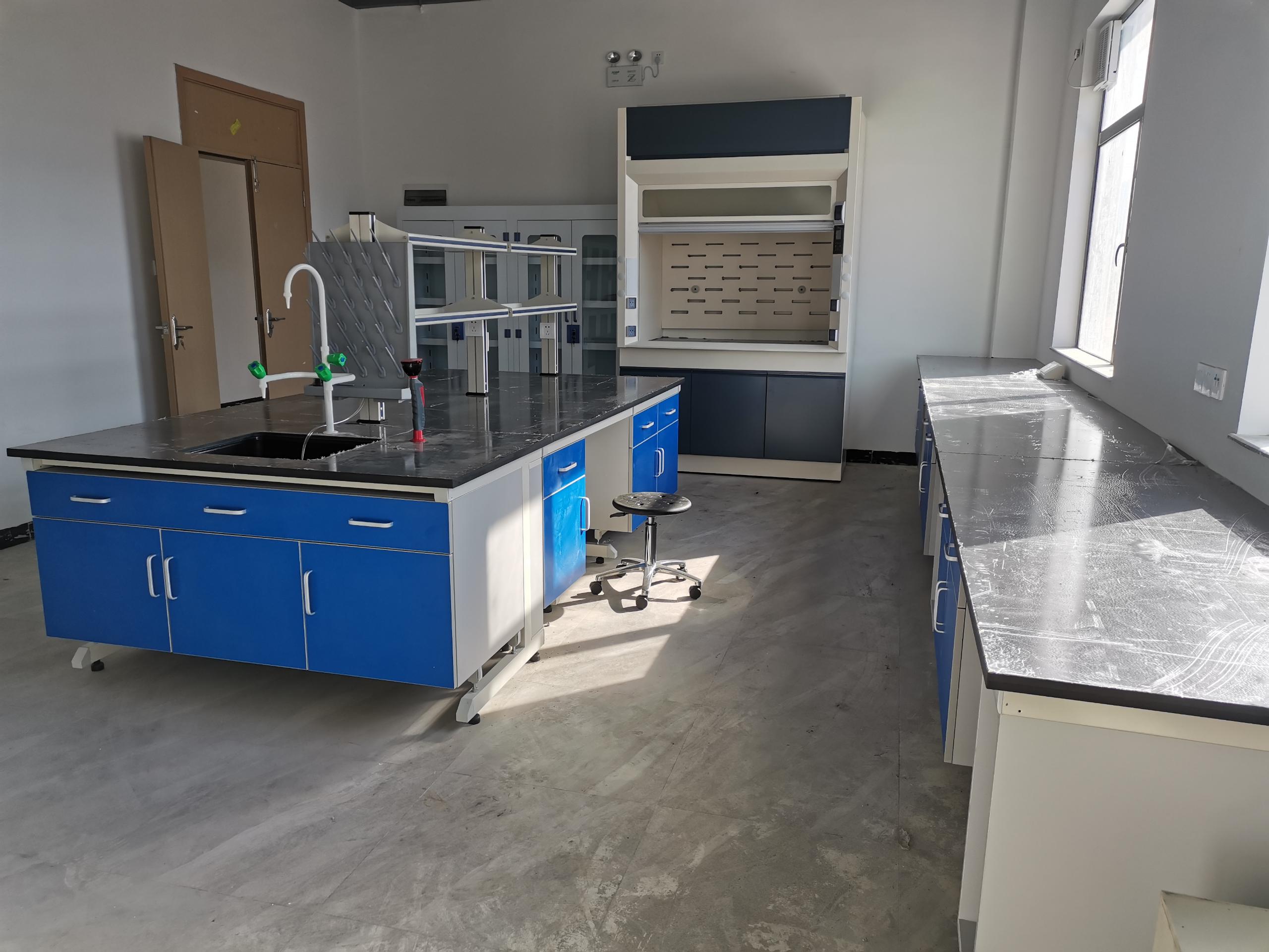 Laboratory furniture