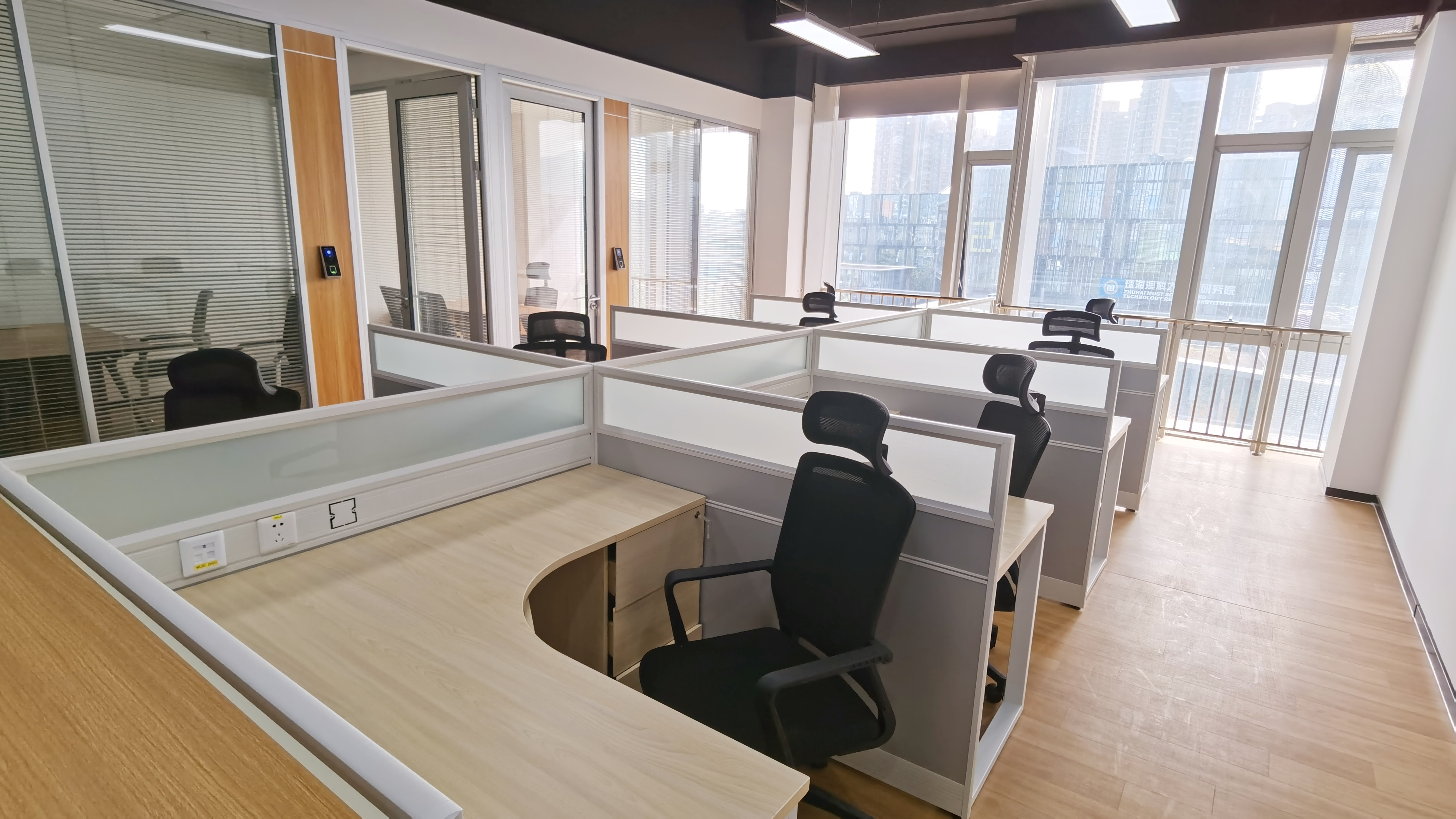 Screen office desk