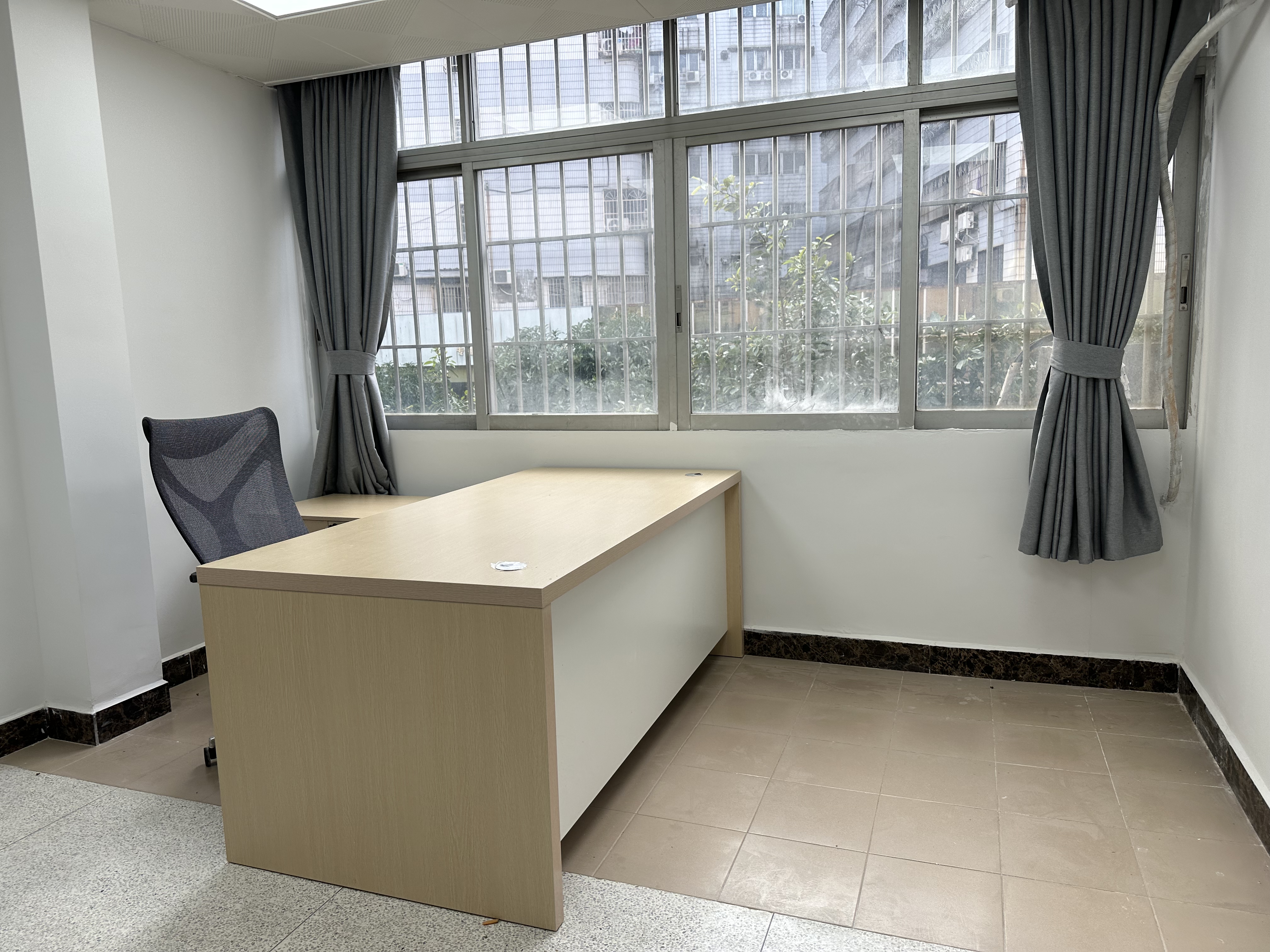 Executive office desk
