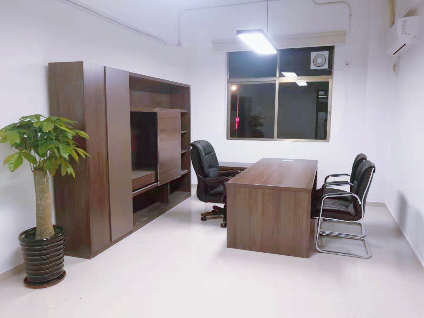 Manager desk
