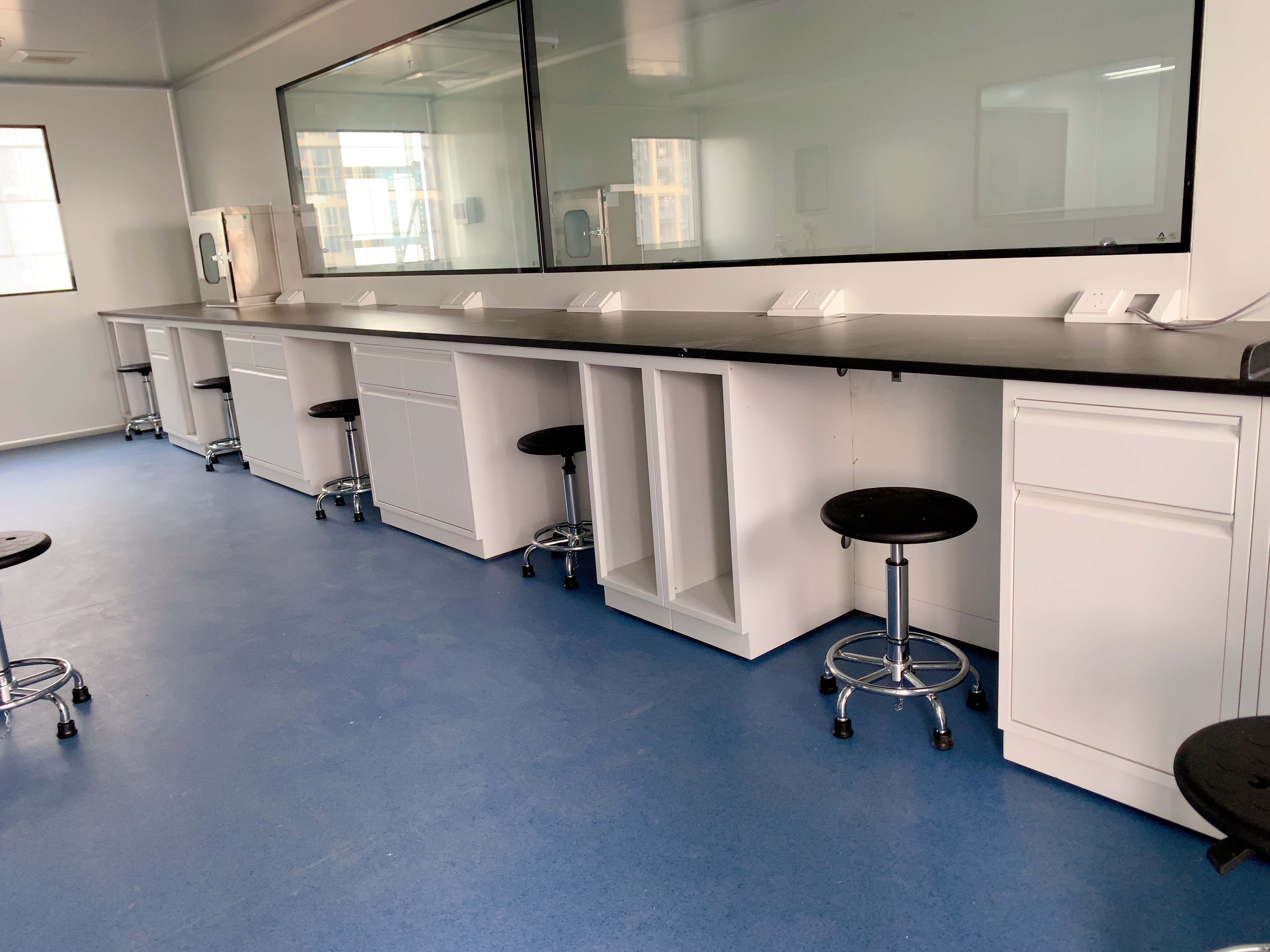 Lab bench