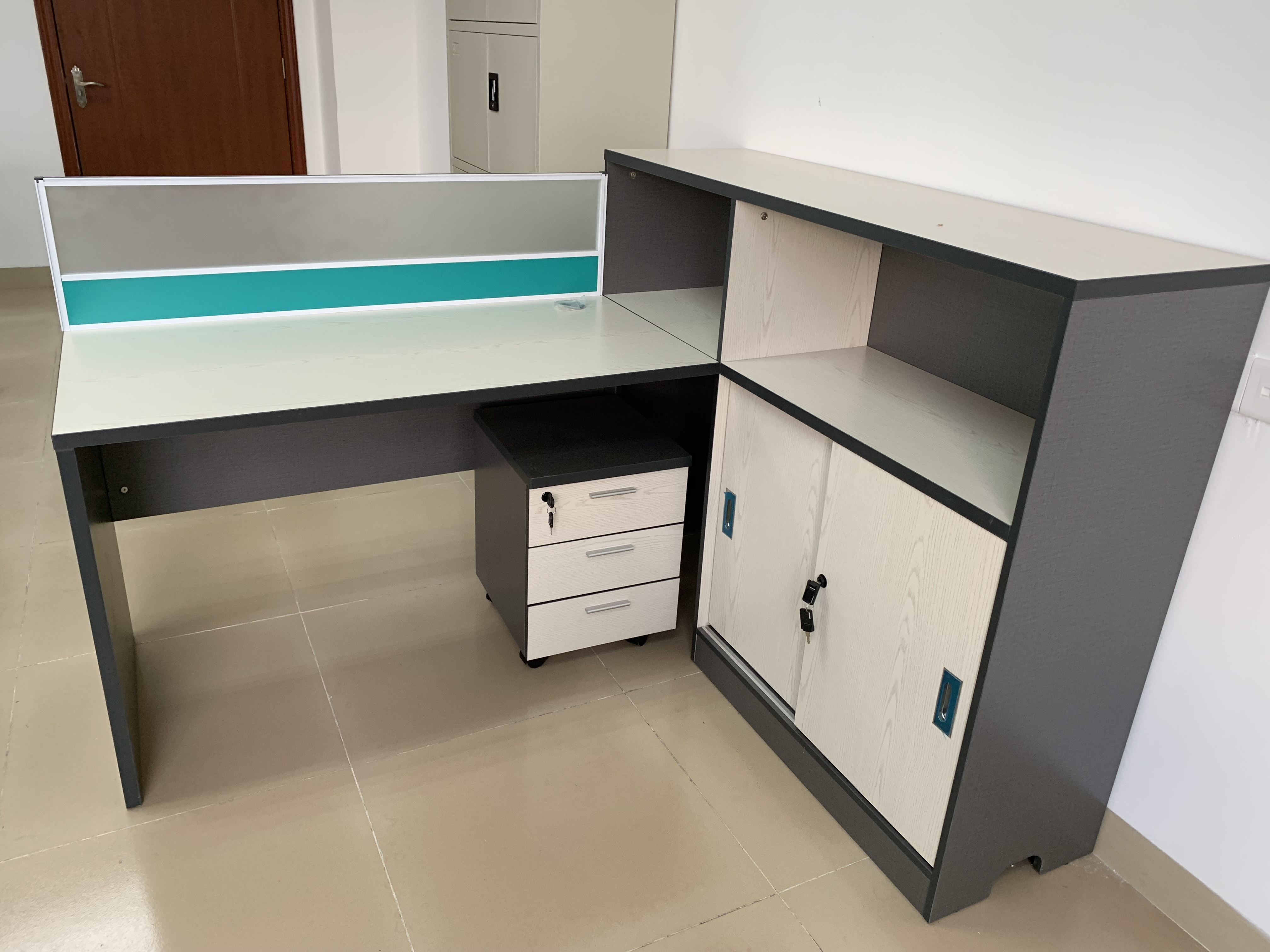 Screen office desk