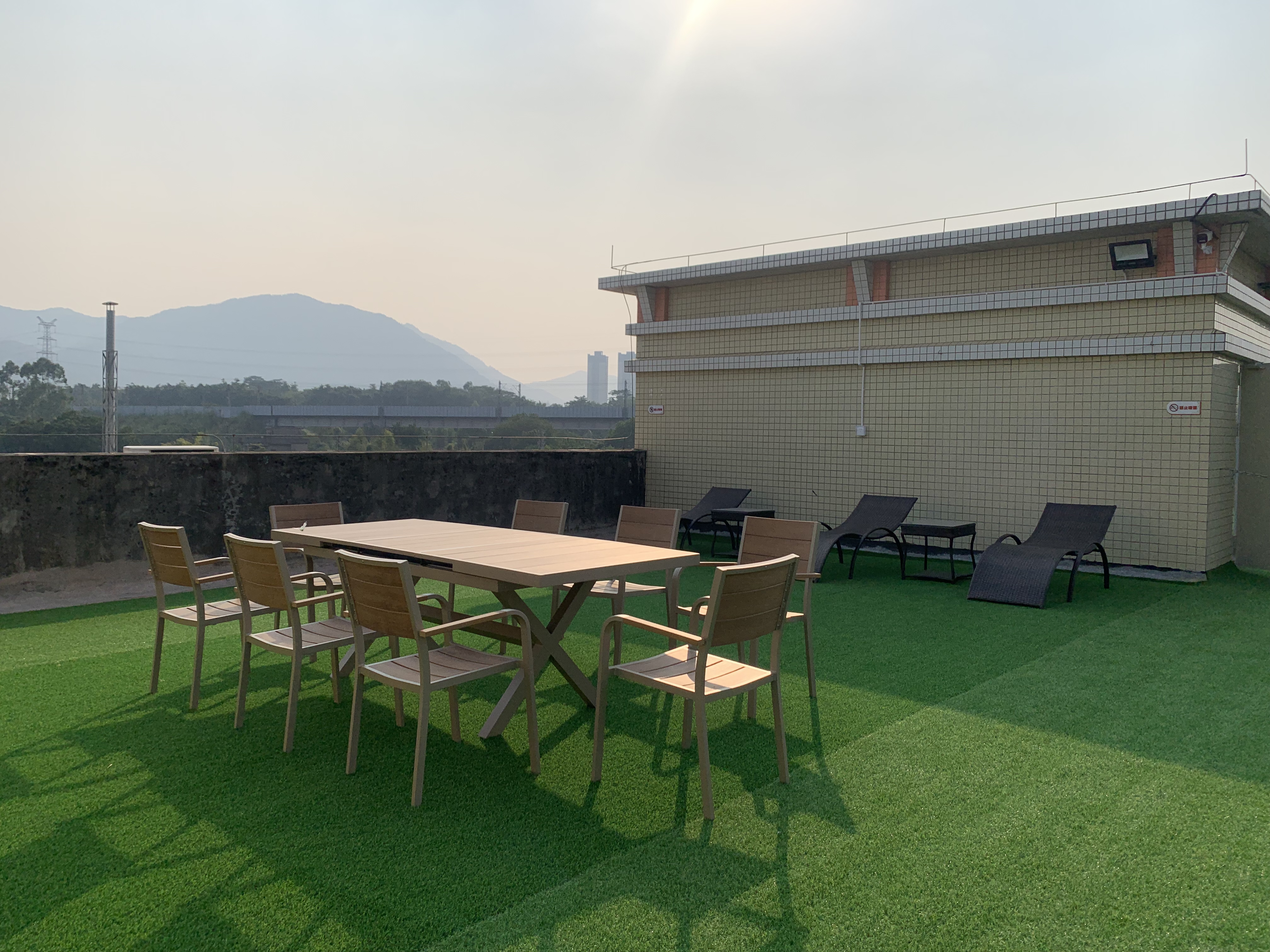 Outdoor leisure table and chair