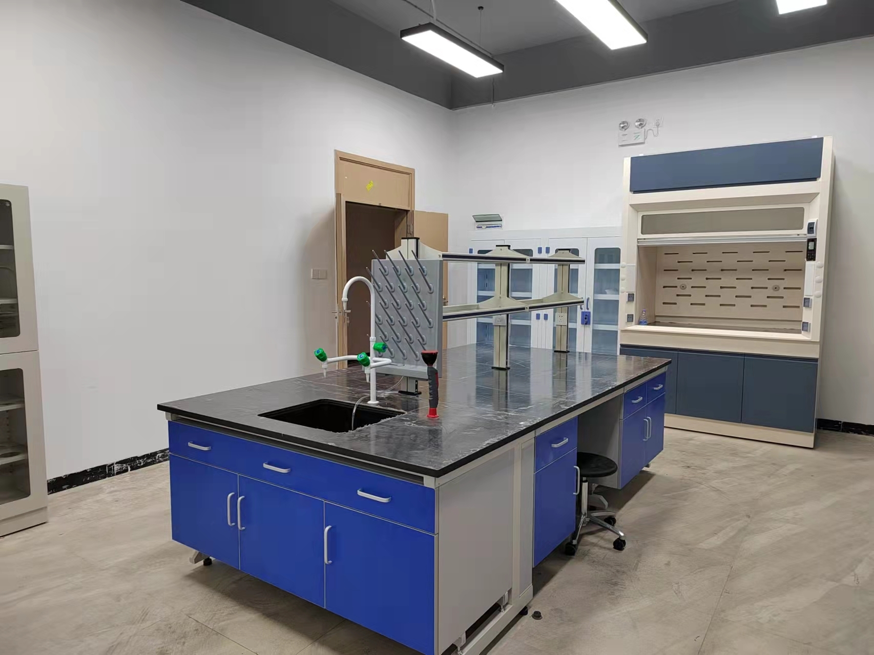 Laboratory furniture