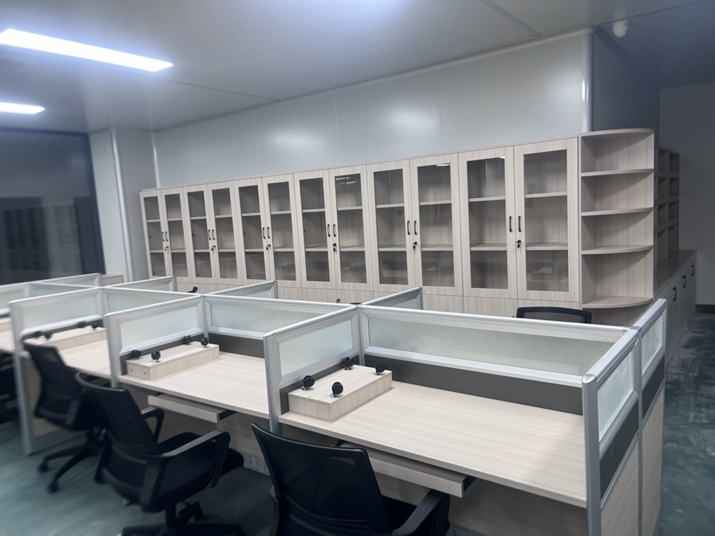 Screen office desk