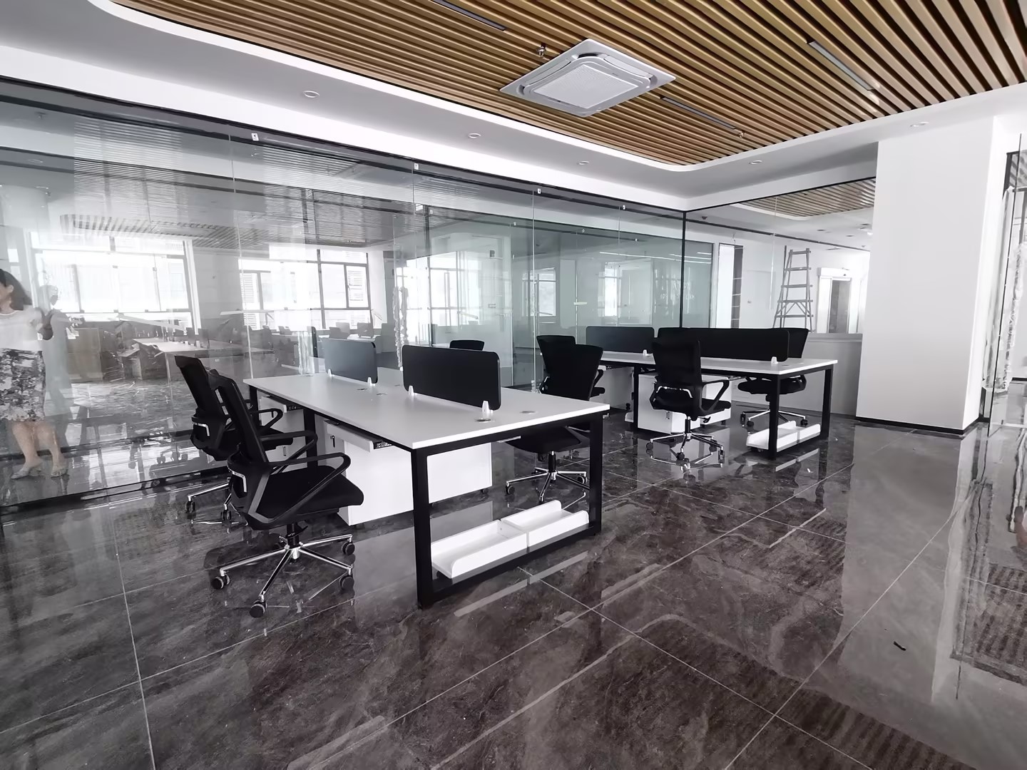 Screen office desk